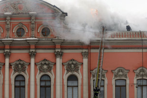 Загорівся палац Білосільських-Білозерських у Петербурзі