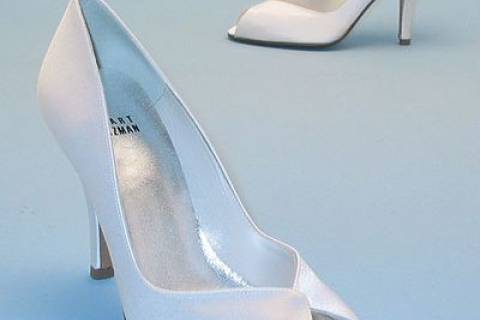 Білі атласні весільні туфлі (фотоогляд)