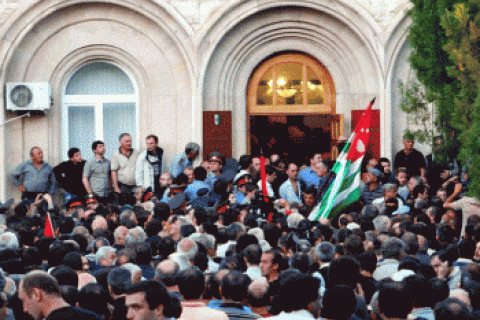 Парламент Абхазії звернувся до людей через сухумський «Майдан»