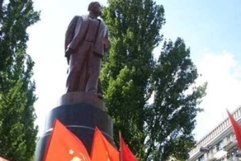 Кабмін виключив пам'ятник Леніну в Києві з реєстру пам'яток