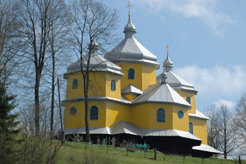 В Карпатах молния уничтожила деревянную церковь 1905 года