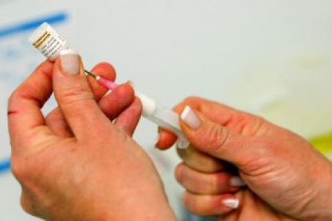 Финляндия приостановила применение вакцины от вируса H1N1