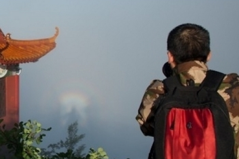 У горах Піднебесної туристи сфотографували «сяйво Будди»