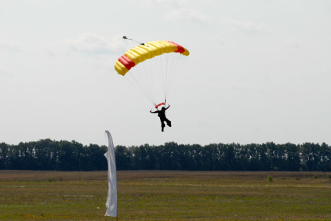 Рекордний стрибок з парашутом встановили жінки. ФОТОРЕПОРТАЖ