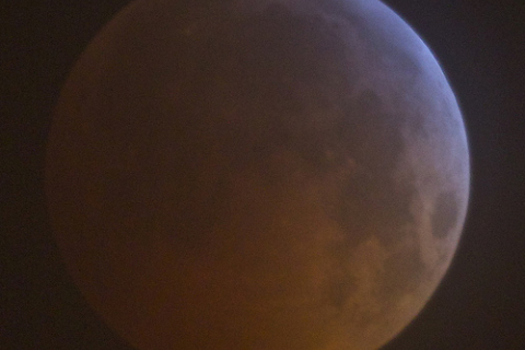 Сьогодні українці зможуть побачити затемнення «рожевого місяця»