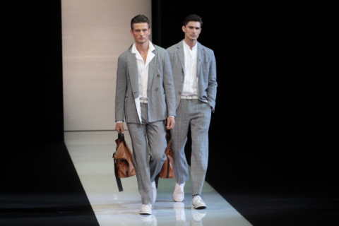 Модная одежда от Джорджио Армани: классика