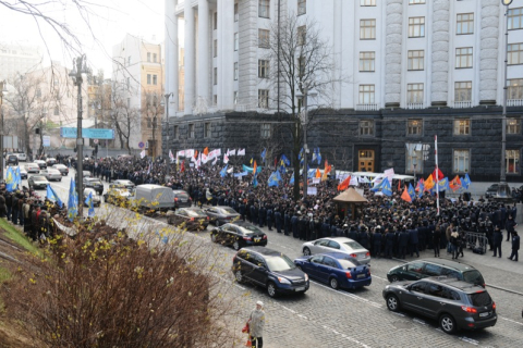 Біля Кабміну протестують працівники «Пуща Водиця» та чорнобильці