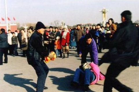 Китай. Попытка вернуть отобранные полицией вещи стоила человеку жизни