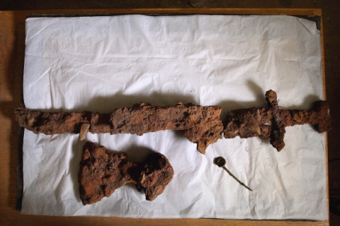 Вікінга, похованого в човні, археологи знайшли в стародавньому кургані