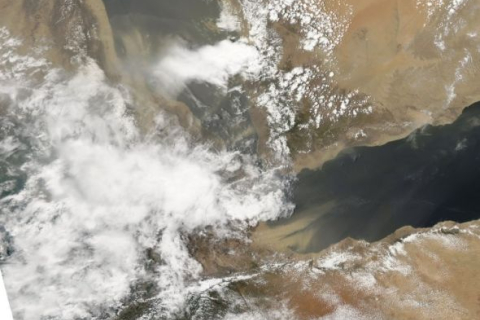 Мощные пыльные бури пронеслись в районе Судана   