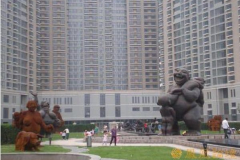 Статуї голих людських фігур у Пекіні викликали невдоволення місцевих жителів (фотоогляд)