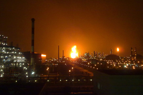 На нафтопереробному заводі в Китаї стався потужний вибух