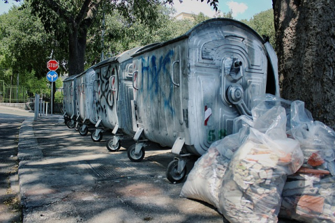 Выбрасывать крупногабаритный и строительный мусор в контейнеры запретили в Ивано-Франковске