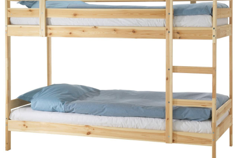 Детская двухъярусная кровать — практично и стильно