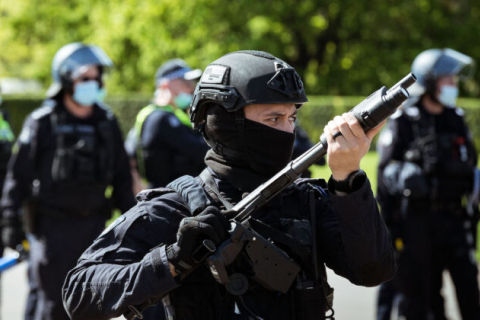 "Авторитарні" обмеження змушують австралійців конфліктувати з поліцією (ВІДЕО)