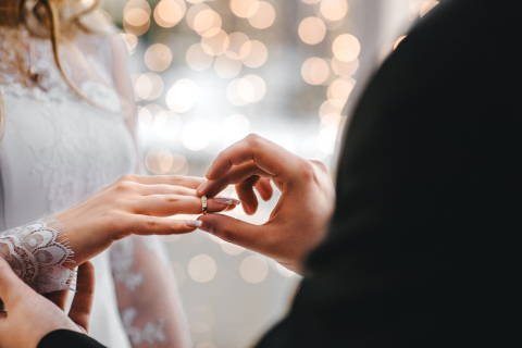   Браки заключаются на небесах: Священные свадебные традиции, почитающие Божественное
