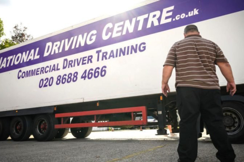 Занепокоєння про постачання: Лондон пропонує робочі візи тисячам водіїв вантажівок