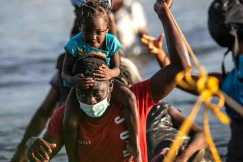 «Время действовать»: президент Мексики призывает Байдена принять меры в связи с кризисом беженцев
