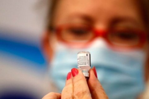 Попередня інфекція Covid-19 краще захищає від штаму Delta, ніж вакцина Pfizer, показало дослідження