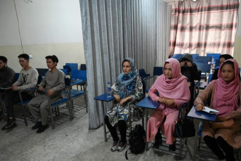 Талибы говорят, что женщины могут учиться в университете, но классы должны быть раздельными
