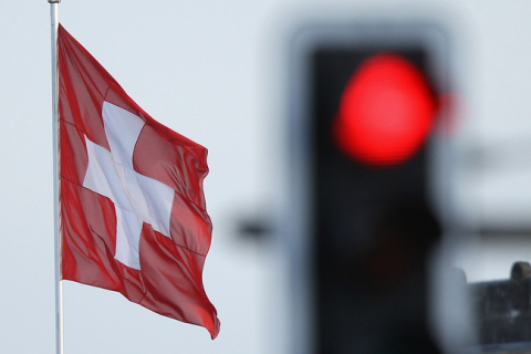 Швейцария приостанавливает упрощенный визовый режим для россиян