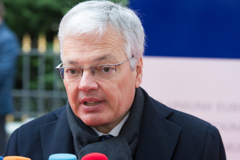 Еврокомиссар: Венгрия слишком снисходительна к России. Она заморозила только 3000 евро российских олигархов