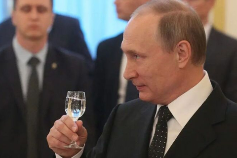 Путин недоволен: Российские чиновники пьют больше, чем когда-либо, из-за войны в Украине