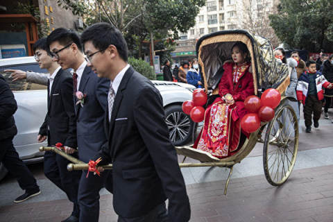 Демографічна криза в Китаї: Кількість шлюбів впала до рекордно низького рівня