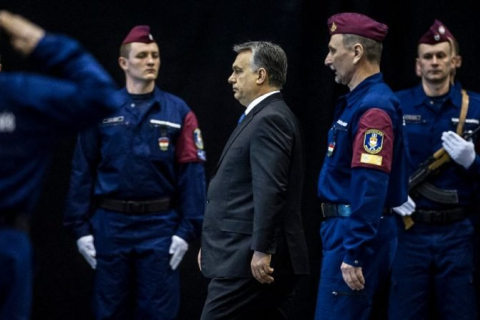 Ворота в Европу — Орбан представляет венгерский полк «пограничников»