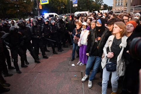 Незалежна моніторингова група: Понад 2 000 громадян затримали під час протестів у Росії
