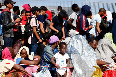 ООН: хвилю мігрантів необхідно вивести з острова Лампедуза (ВІДЕО)