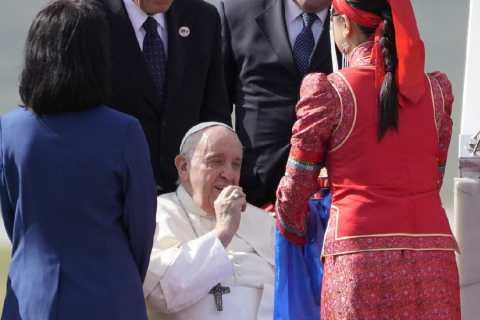 Папа Римский впервые посетил Монголию на фоне напряженных отношений с Китаем