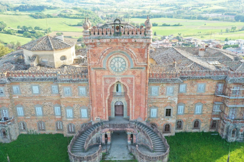 Этот итальянский замок 17-го века имеет 365 комнат с уникальным дизайном – по одной на каждый день года