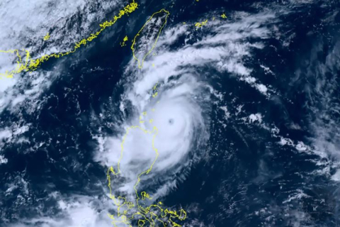 Тайфун Саола загрожує Китаю вітрами 4-ї категорії (ВІДЕО)