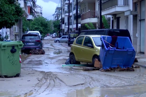 Будинки і вулиці затоплені через шторм, що обрушився на центральну Грецію (ВІДЕО)