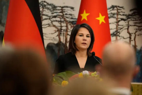 Китай подал жалобу Германии после того, как министр иностранных дел назвал Си "диктатором"