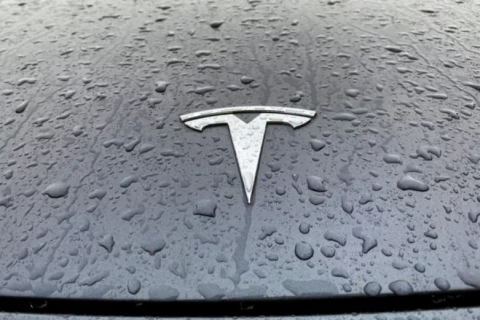 Розпочався суд над Tesla у справі про загибель за участю автопілота (ВІДЕО)