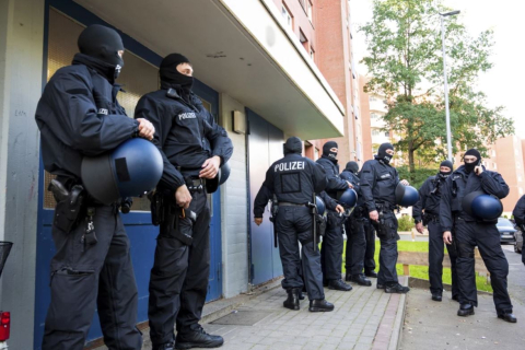 Німецька поліція проводить рейди пов'язані із контрабандою сирійських мігрантів (ВІДЕО)
