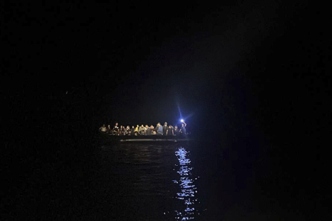 Ливанские войска спасли 27 мигрантов с тонущей лодки у берегов Ливана
