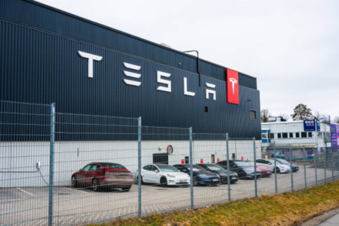 Продажі Tesla впали на 84% у Швеції у серпні