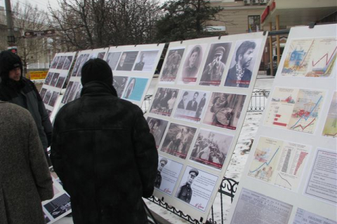 Крымские татары разгромили выставку о Сталине