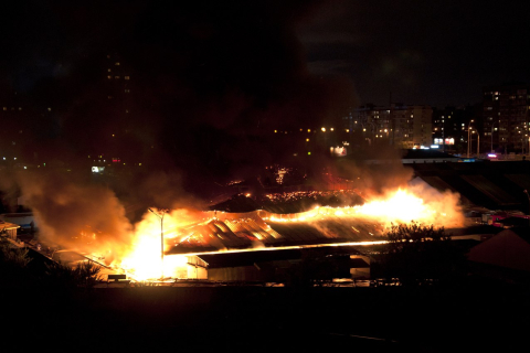 В Киеве ночью сгорел рынок «Оболонь»