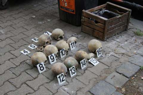 На улицах Праги нашли 16 человеческих черепов