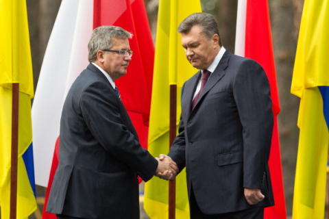 Коморовский обсудил ситуацию в Украине с Януковичем и Кличко