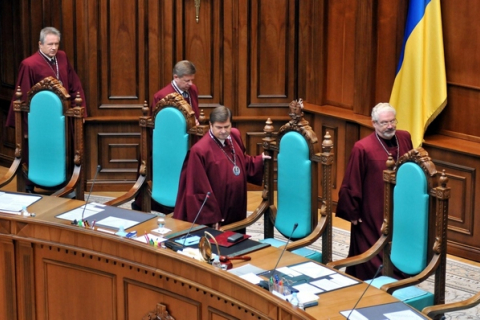 КС Украины одобрил законопроект об ограничении депутатской неприкосновенности