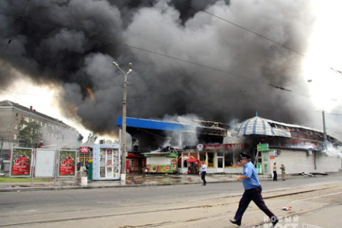 Пожар на Славянском рынке. ФОТОРЕПОРТАЖ
