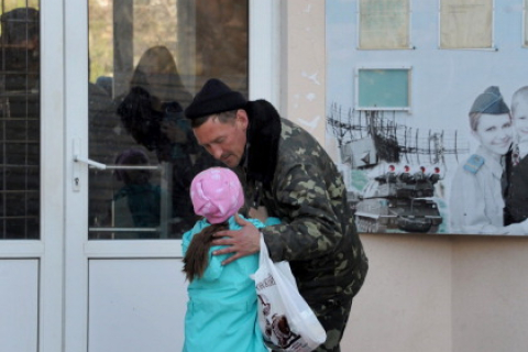 Пенсию семьям погибших украинских военных увеличили в два раза