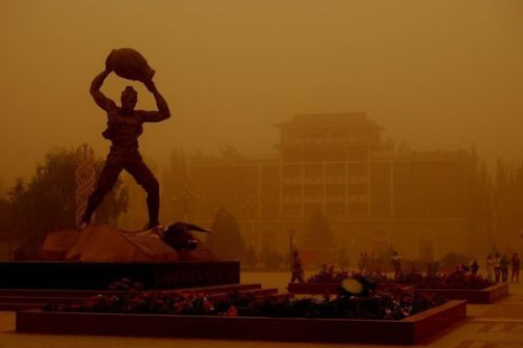 Песчаная буря разразилась в Центральном Китае. Фотообзор