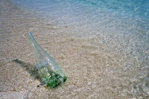Новозеландец нашёл бутылку с посланием, которая дрейфовала в океане 76 лет