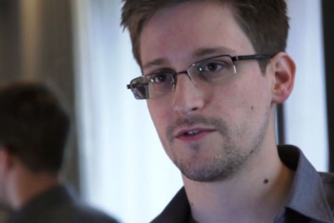 Сноуден просит у России убежища